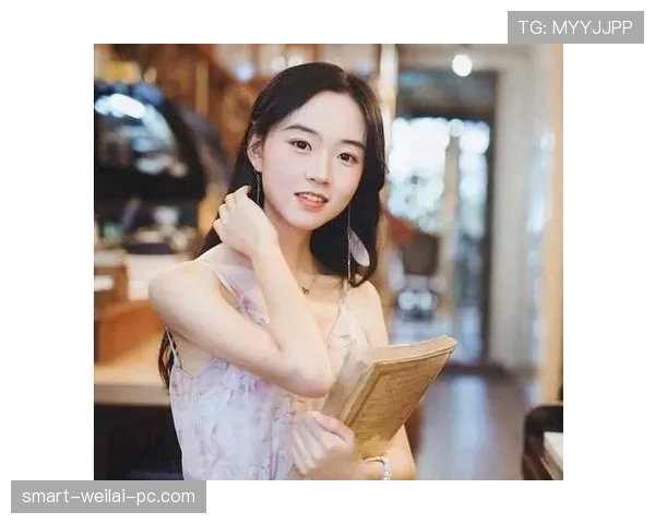 刘洋最新生活照的沙发……我一个月工资都不配坐