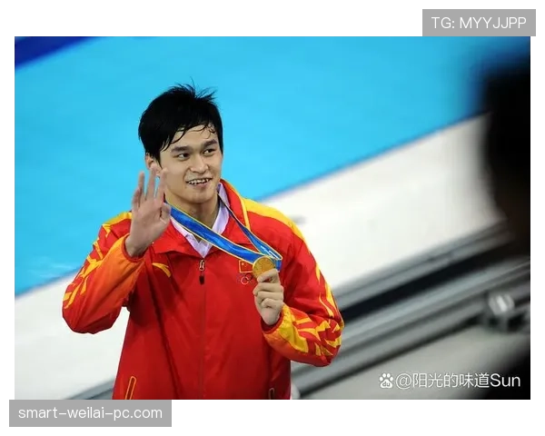 孙杨泳池边那副随时能唱rap的样子，跟他的亿级身价真是天壤之别！