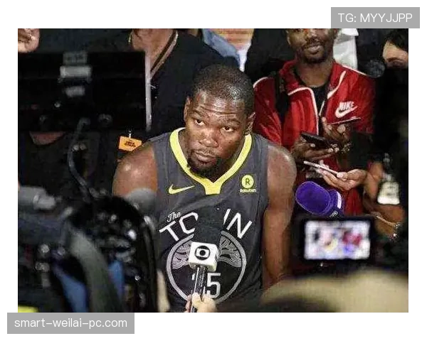 杜兰特家的冰箱里只放蛋白粉和冰水，连瓶可乐都找不到