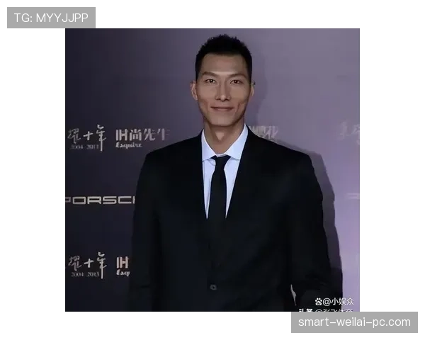 易建联今天中午连换三套衣服，感觉不是打球是拍时尚大片吧？