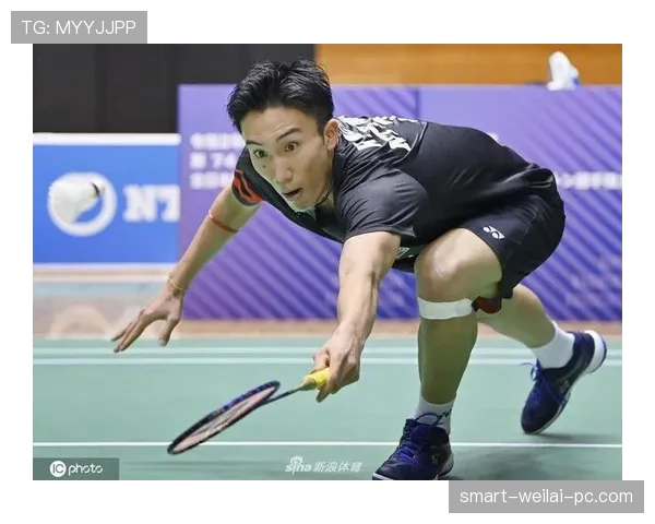 桃田贤斗训练完直接睡球场，这人是拿命在换冠军？